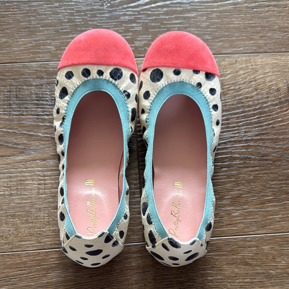 Pretty Ballerinas - Polka Dot Ballet Flats with Coral Toe